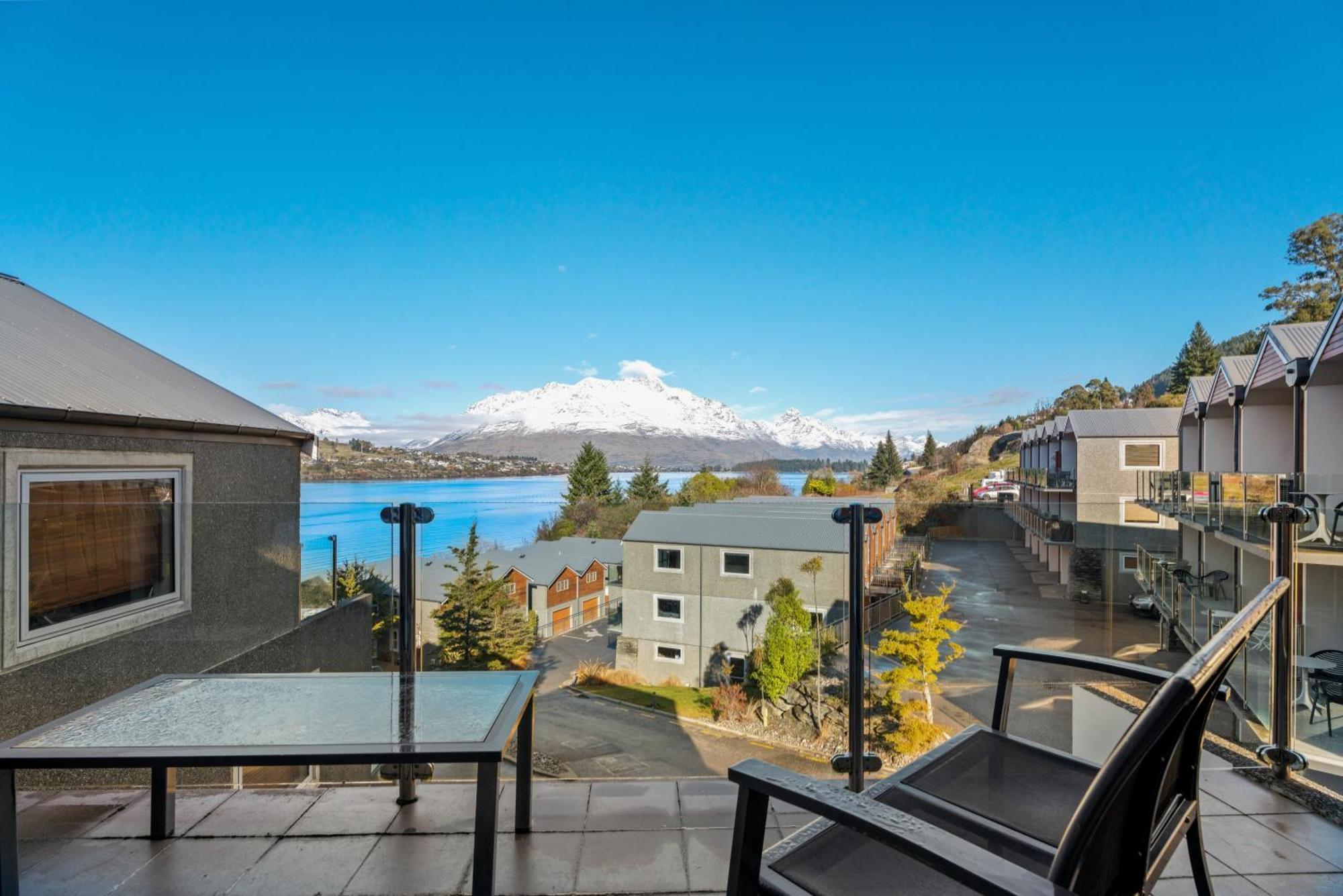 Lakefront Living - 4 Bedrm Apartment Alpine Vilage Queenstown Exteriör bild